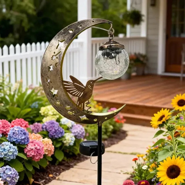 🌙✨ Solar Hummingbird Moon Garden Light 🐦☀️ – Magical Glass Globe Stake Lamp for Enchanting Nighttime Yard Decor 🌿🌌DG